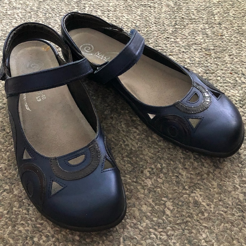 Naot Women's Navy Flats with Geometric Design
